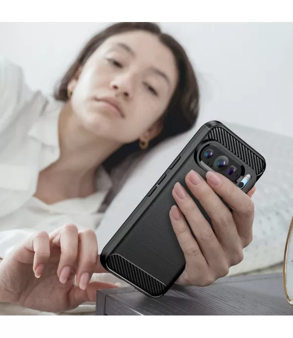 Carbon Brush TPU maska za Google Pixel 9 / Pixel 9 Pro – elegantna zaštita s karbonskom teksturom